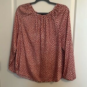Ann Taylor Blouse. Love this cute blouse. Size S.